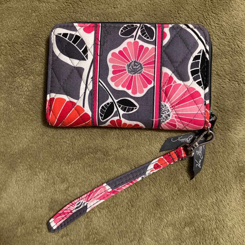 NWOT Vera Bradley Zip Around Wristlet Wallet Purse Cheery Blossom Gray Red Pink